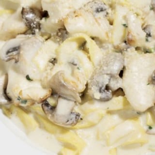 Fettuccine con panna chicken and mushrooms