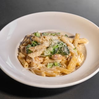 Chicken regular Broccoli ziti Alfredo sauce